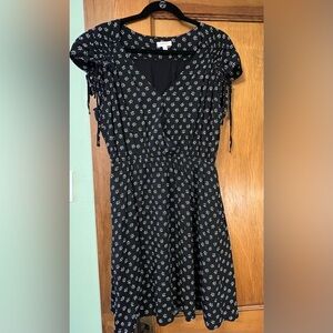 NWOT Gilli Black and White Dress with Ruched Details, Size L